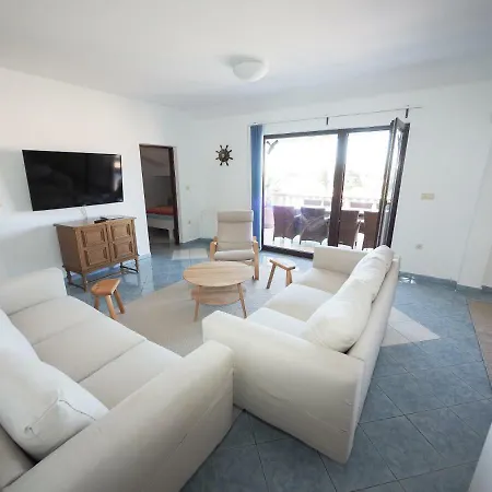 Makii Biograd Na Moru